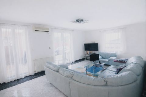 Eladó Ház 1185 Budapest 18. kerület , Ganztelepen utcafronti Kétszintes Családi ikerház 