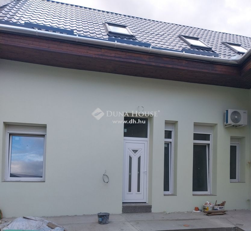 3200 Gyöngyös , PRÉMIUM KATEGÓRIÁS PADLÓFŰTÉSES, NAPELEMES LAKÁSOK — 1/18