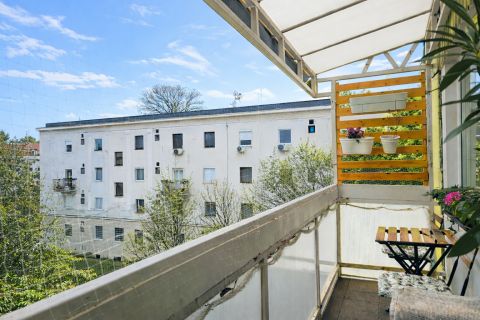 Eladó Lakás 1112 Budapest 11. kerület , Felújított, panorámás, erkélyes, beépített bútorokkal!