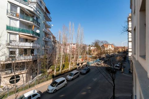 Kiadó Lakás 1016 Budapest 1. kerület Naphegyen emeleti, barátságos lakás kiadó