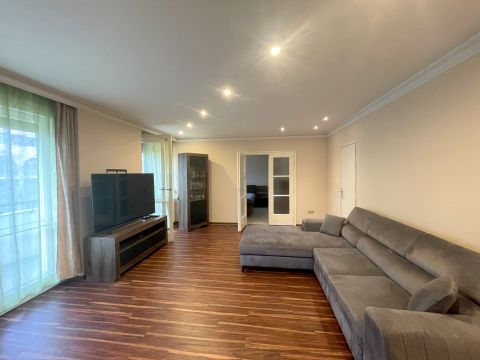 Eladó Lakás 2700 Cegléd 78 nm-es tágas, 3. emeleti, belvárosi, nagy erkélyes lakás