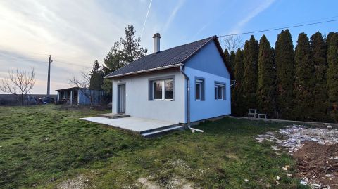 Eladó Ház 8086 Felcsút Csendes mellékutca