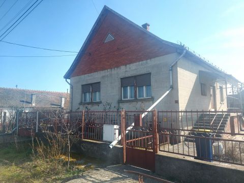 Eladó Ház 6070 Izsák 