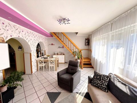 Eladó Ház 1183 Budapest 18. kerület , Miklóstelepen, 97 nm-es, belső kétszintes, sorházi lakás