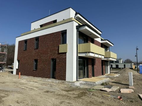 Eladó Lakás 9200 Mosonmagyaróvár , Wittman Antal Park közelében