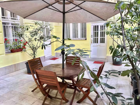 Eladó Lakás 1053 Budapest 5. kerület , Astória  csendes mellékutcájában