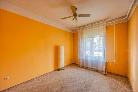 Eladó Ház 1183 Budapest 18. kerület Kertvárosias, csendes utcában kertes ház tele lehetőséggel 