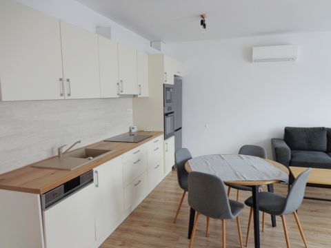 Kiadó Lakás 2600 Vác , LAKÓPARKI ÚJ ÉPÍTÉSŰ nagy lakás KIADÓ