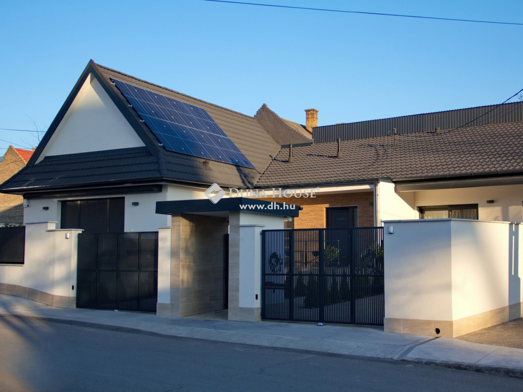 6300 Kalocsa , Belvárosi kertkapcsolatos luxuslakás — 1/27