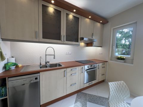 Kiadó Lakás 1122 Budapest 12. kerület Frissen felújított, panorámás, erkélyes lakás Kissvábhegyen