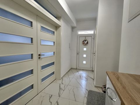 Eladó Lakás 8360 Keszthely , Újszerű, földszinti teraszos lakás a belvárosban 