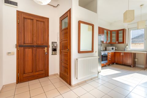 Eladó Lakás 1143 Budapest 14. kerület , A városliget szomszédságában, 3 szobássá alakítható, tégla