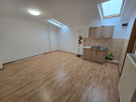 Eladó Lakás 8200 Veszprém 