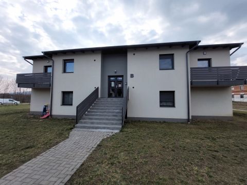 Kiadó Lakás 2600 Vác Deákvár