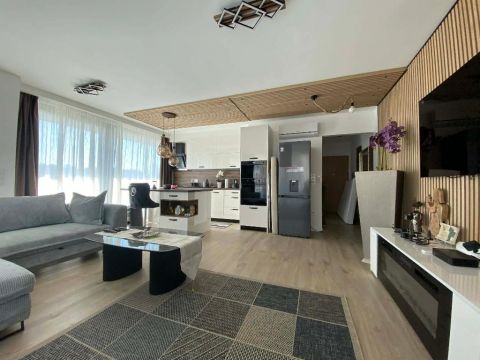 Eladó Lakás 8600 Siófok , 8600 Siófok, Aranypart hullámtörő