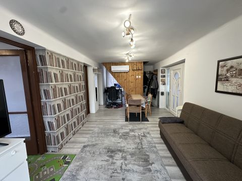 Eladó Ház 6065 Lakitelek HOLT-TISZÁHOZ KÖZEL KÉTSZINTES SZÉP ÁLLAPOTÚ NYARALÓ 