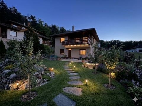 Eladó Ház 2098 Pilisszentkereszt Csendes, erdőközeli családi ház a patak partján