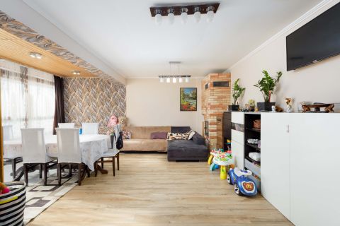 Eladó Ház 9172 Győrzámoly , Príma élelmiszerüzlet közelében