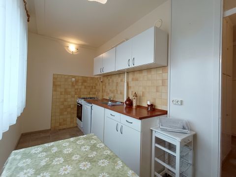 Kiadó Lakás 6000 Kecskemét Belvárosi kiadó 2 szobás lakás