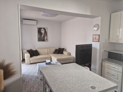 Eladó Lakás 2040 Budaörs 