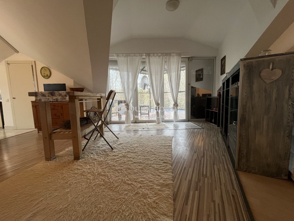 9173 Győrladamér , EGYEDÜLÁLLÓ NAPFÉNYES LAKÁS GYŐRLADAMÉRON — 1/28