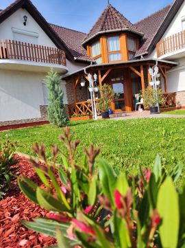 Eladó Ház 8315 Gyenesdiás Működő vendégház, 8 apartmannal, mendencével!