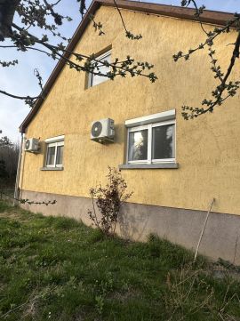 Eladó Ház 8251 Zánka 