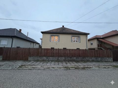 Eladó Ház 2500 Esztergom 