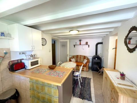 Kiadó Lakás 6000 Kecskemét ,  Kiadó, udvarból nyíló 30 nm-es bútorozott lakrész