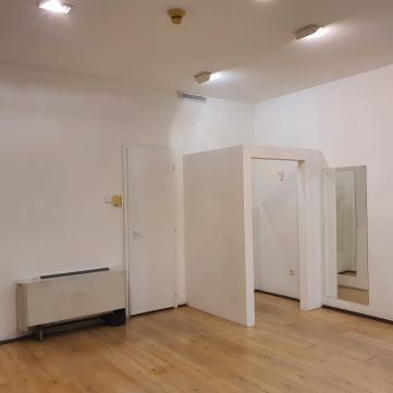 Kiadó Üzlethelyiség 7622 Pécs 