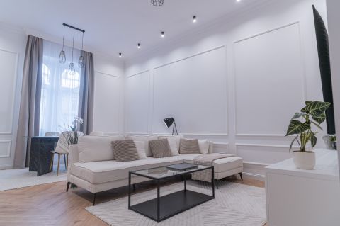 Eladó Lakás 1085 Budapest 8. kerület , Kifinomult elegancia nagypolgári épületben 