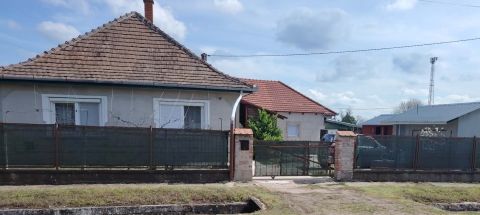 Eladó Ház 2737 Ceglédbercel , Vasútállomás közelében