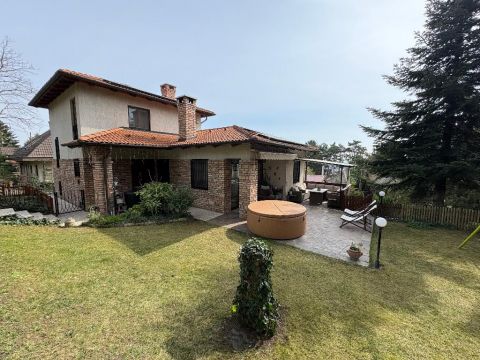 Eladó Ház 2049 Diósd 2049 Diósd, családi házas , elegáns