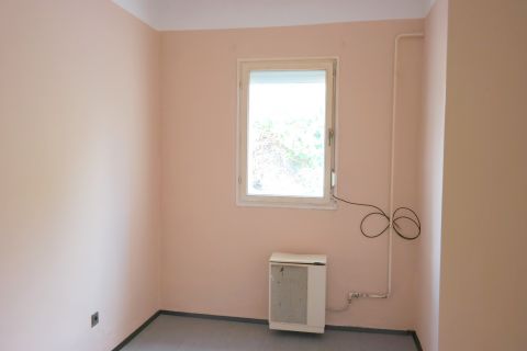 Eladó Lakás 1211 Budapest 21. kerület II: Rákóczi F. útnál 2 külön nyíló szobás, 60 nm kert/beálló