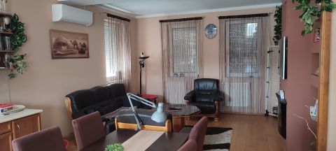 Eladó Lakás 8500 Pápa  Pápa - BELVÁROS SZÍVÉBEN 86nm-es lakás