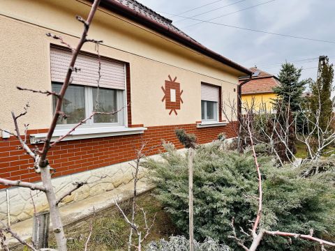 Eladó Ház 2721 Pilis , Pennymarket parkoló