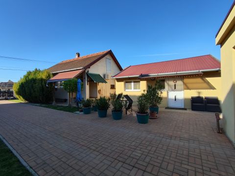 Eladó Ház 2471 Baracska , a központ közelében