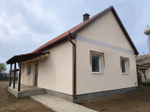 Eladó Ház 2713 Csemő , Csemő homok utcában 3 szobás ház