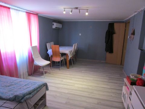 Eladó Ház 2213 Monorierdő Nyugodt kertvárosi környezet, központhoz közel.