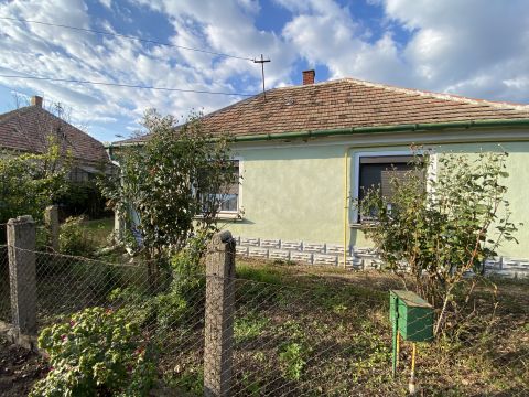 Eladó Ház 9363 Gyóró , Beledtől 7 percre, hangulatos környezetben eladó családi ház