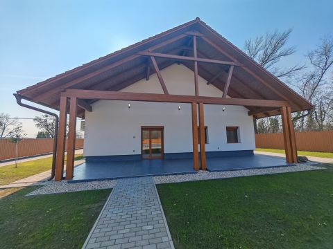 Eladó Ház 5000 Szolnok , Alcsisziget