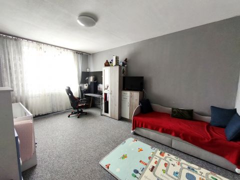 Eladó Lakás 2400 Dunaújváros , Interspar-hoz közel, 3. emeleti, 1 + 2 félszobás lakás eladó