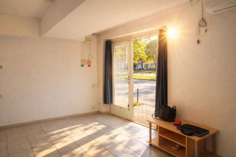 Eladó Üzlethelyiség 8400 Ajka , 8400 Ajka, belváros
