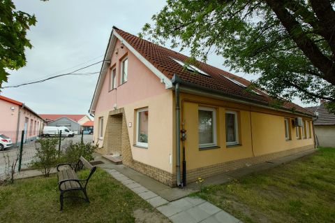 Kiadó Irodaépület 6000 Kecskemét , KIADÓ MUNKÁSSZÁLLÁS / IRODAHÁZ