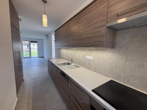 Kiadó Ház 6000 Kecskemét 