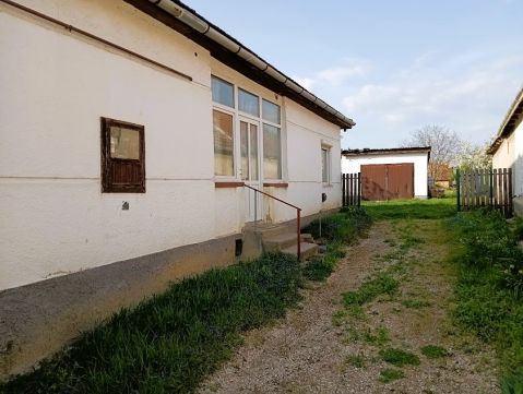 Eladó Ház 2525 Bajna 