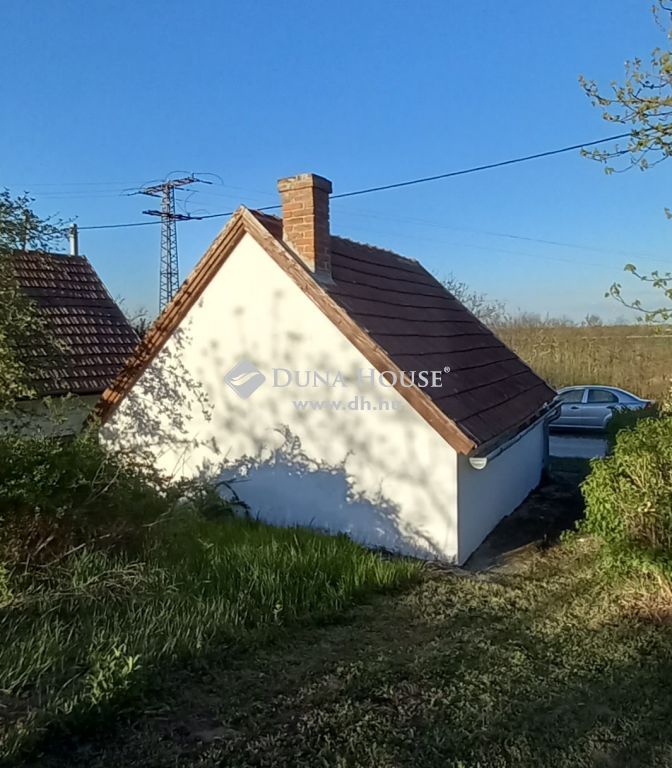 6320 Solt , Eladó présház a Solti Pincefaluban — 1/12