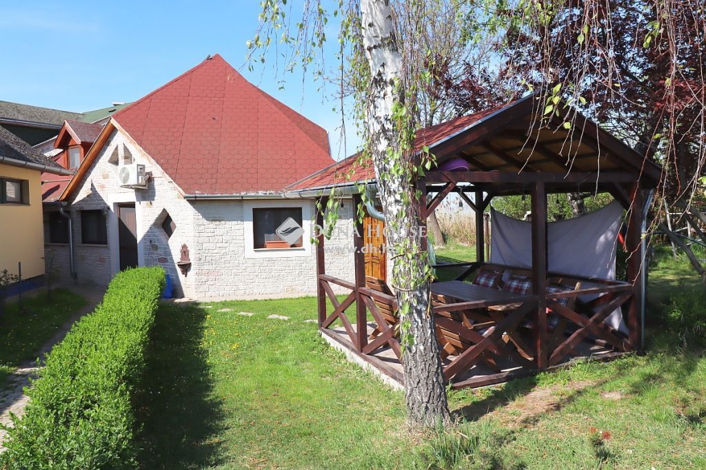 8640 Fonyód , közvetlenül a Balaton parton — 1/30