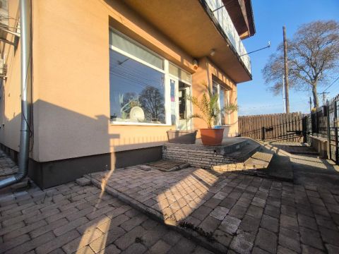 Eladó Üzlethelyiség 1188 Budapest 18. kerület , 1188 Budapest 18, Pestszentimre vasútállomás