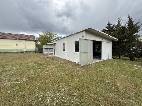 Eladó Telek 6000 Kecskemét , Építési telek 60 m2-es, új műhellyel kíváló helyen.